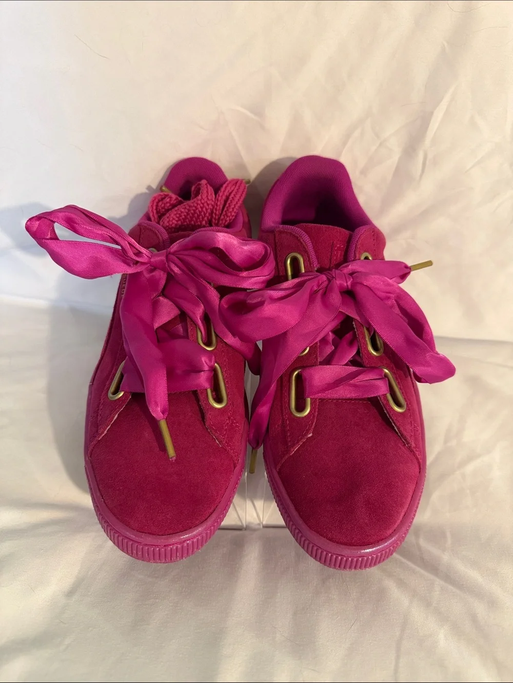 Puma Women’s Suede Heart Sneakers in Bright Pink Size 9